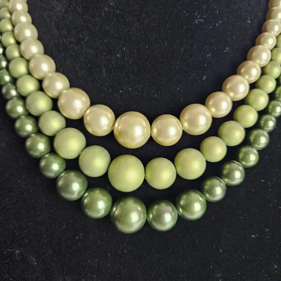 Vintage Olive Green Ombre Faux Pearl Necklace & Clip-On Earrings Set – 17" - Picture 6 of 16